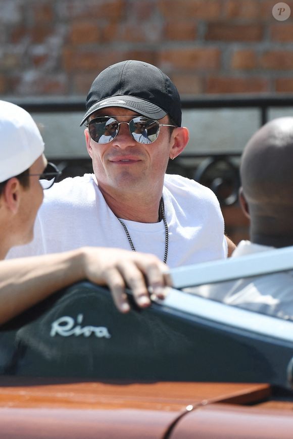Orlando Bloom et Tom Brady prennent un bateau-taxi à Venise, la veille du mariage de Jeff Bezos et Lauren Sanchez, le 26 juin 2025. Backgrid UK/ Bestimage