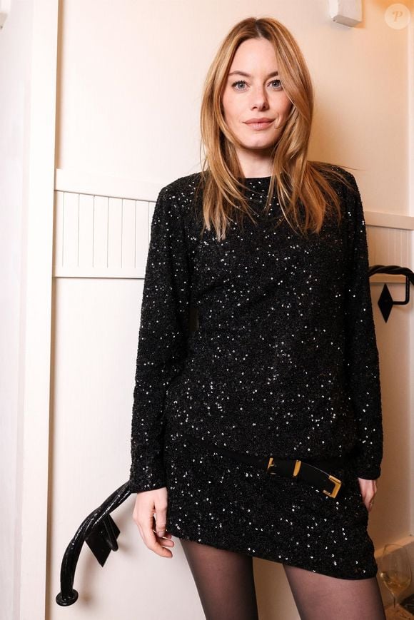 Camille Rowe au dîner organisé par Frame au château Voltaire lors de la Fashion Week de Paris  (fashion week (PFW)) le 8 mars 2025.