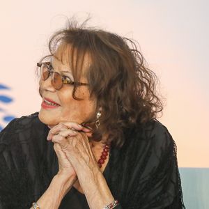 Une montre-bracelet Serpenti de Bvlgari, estimée entre 150 000 et 250 000 euros, fait partie des lots les plus précieux.

Claudia Cardinale - Claudia Cardinale reçoit la médaille d'honneur du département des Bouches-du-Rhône à Marseille le 14 Décembre 2019.
Philippe Doignon / Bestimage