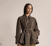 Alors que la nouvelle collection automne-hiver dévoile ses pièces phares, la question du budget reste essentielle pour les passionnées de mode.

Trenchcoat Tess Khaki