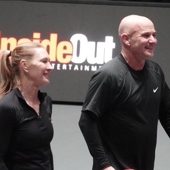 Las Vegas, NV - Les stars du tennis et le couple Andre Agassi et sa femme Steffi Graf jouent dans la même équipe au PickleballSlam 3 à Las Vegas. 16 février 2025. (Backgrid USA / Bestimage).