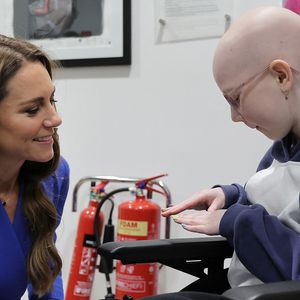 La princesse de Galles (Catherine Kate Middleton, princesse de Galles) visite le Christie NHS Foundation Trust, pour mettre en évidence le pouvoir de guérison des soins holistiques, parallèlement aux soins cliniques, pour les personnes vivant avec et au-delà du cancer, à Manchester, au Royaume-Uni, le 4 juin 2026.

© Andy Stenning/WPA-Pool/ Julien Burton / Bestimage