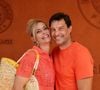 En tant que personnalité publique, elle reconnaît toutefois la difficulté de donner des conseils à ses enfants alors qu’elle-même est très présente en ligne.

Élodie Gossuin et son mari Bertrand Lacherie au photocall du village lors des Internationaux de France de Tennis de Roland Garros 2026, à Paris, France, le 30 mai 2026. © Dominique Jacovides/Bestimage