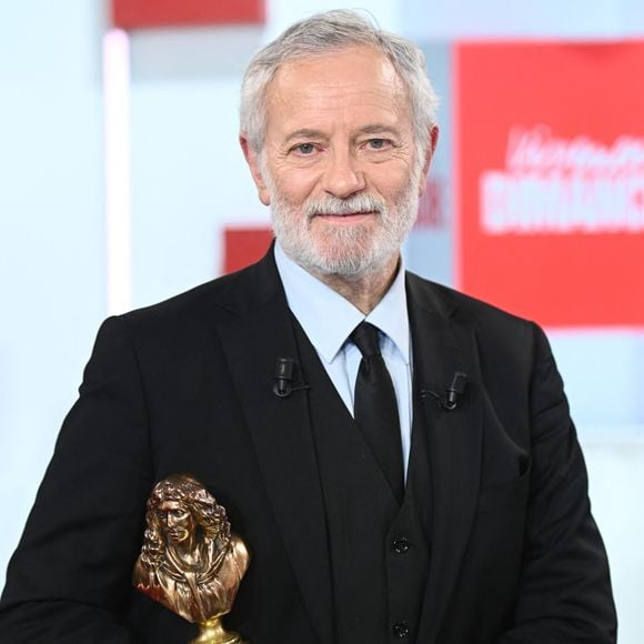 Et qui n'est autre que Francis Huster 

Exclusif - Francis Huster lors de l'enregistrement de l'émission "Vivement dimanche" au studio Rive Gauche, présentée par M. Drucker avec une diffusion sur France 3 le 25 janvier 2026. © Guillaume Gaffiot/Bestimage