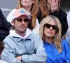 Aujourd’hui encore, il y retrouve sa famille et ses amis dès qu’il le peut.

Philippe Lacheau et Elodie Fontan dans les tribunes lors des Internationaux de France de Tennis de Roland Garros 2025, à Paris, France, le 27 mai 2025. © Jacovides-Moreau/Bestimage