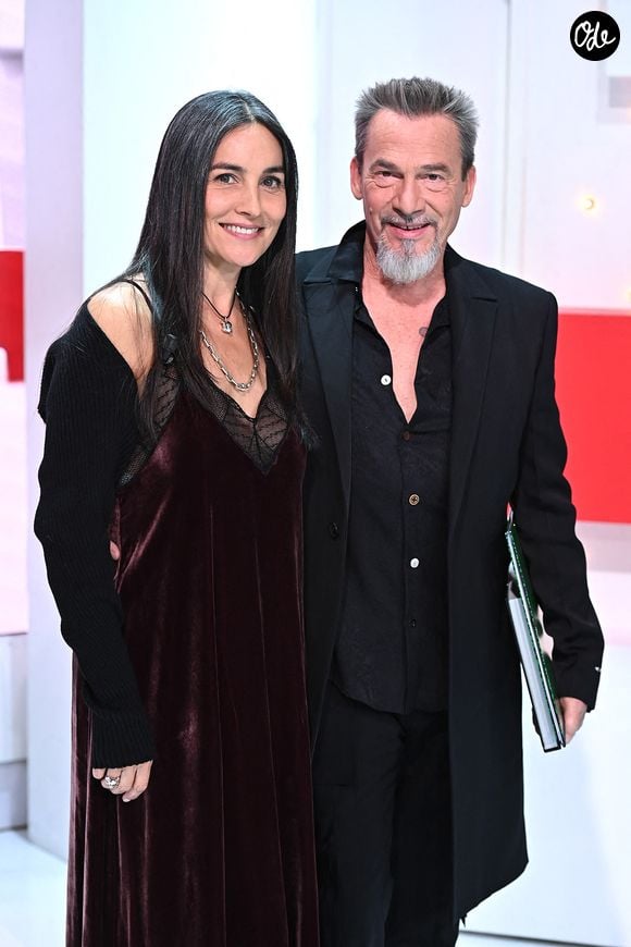 Florent Pagny et son épouse Azucena - Enregistrement de l'émisssion Vivement dimanche au studio Gabriel, presentée par Michel Drucker . Diffusion sur France 2 le 21 Novembre 2021 . © Guillaume Gaffiot / Bestimage