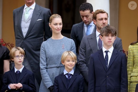 Pierre Casiraghi, Beatrice Borromeo, leurs enfants Stefano et Francesco, Raphaël Elmaleh - La famille princière monégasque dans la cour d'honneur du palais lors de la la fête nationale à Monaco le 19 novembre 2025. © Dominique Jacovides - Bruno Bebert / Bestimage