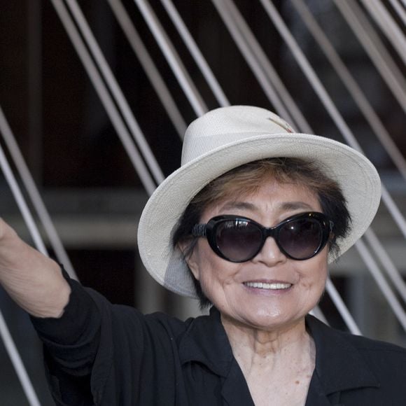 Pour la suite, le brasseur envisage avec humour l'idée de renommer sa boisson "Jaune Lemon".

Archives - Yoko Ono en visite à Mexico. Le 2 février 2016. Yoko Ono a été hospitalisée dans la nuit de vendredi 26 février à l'hôpital Mount Sinai West à New York
© Antonio Nava / Zuma Press / Bestimage