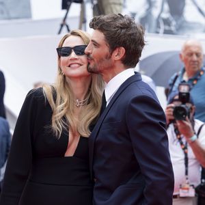 Virginie Efira et Niels Schneider - Montée des marches du film « L’inconnue» lors du 79ème Festival International du Film de Cannes, le 18 mai 2026. © Olivier Borde / Bestimage
 the 79th Cannes International Film Festival on May 18, 2026. | 00755900