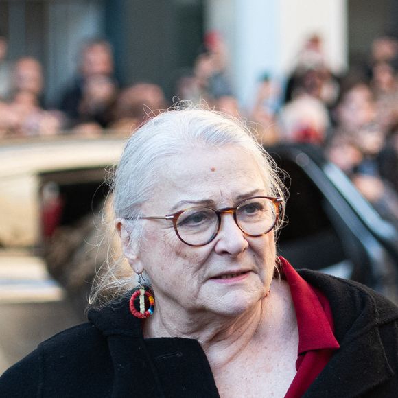 Josiane Balasko et George Aguilar lors de la cérémonie d'enterrement de l'acteur français Michel Blanc à l'église Saint Eustache à Paris, France, le 10 octobre 2024. Photo by Florian Poitout/ABACAPRESS.COM