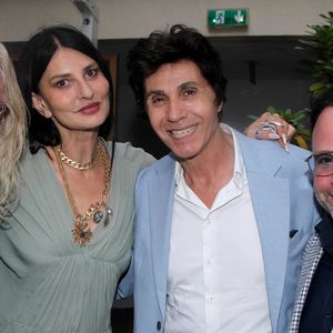 Exclusif - Pierre-Jean Chalençon, Sylvie Ortega Munos, Jean-Luc Lahaye, Fabien Chalard (Patron de L'etablissement) - Vin d'honneur du mariage de Jean-Luc Lahaye et Paola au restaurant festif et bar à cocktails "Frivole, 8 rue Jean Goujon à Paris le 2 juillet 2025. 
Le chanteur de 72 ans a passé la bague au doigt de sa jeune amoureuse Paola Aubin (32 ans) qu'il fréquente officiellement depuis 2018 à la mairie du 18ème arrondissement de Paris . © Philippe Baldini/ Bestimage