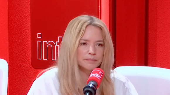 Durant son récent passage sur France Inter, Virginie Efira a avoué que, malgré sa grande expérience en matière de cinéma, elle n'est pas toujours confiante sur les plateaux de tournage.
Crédit : YouTube/France Inter