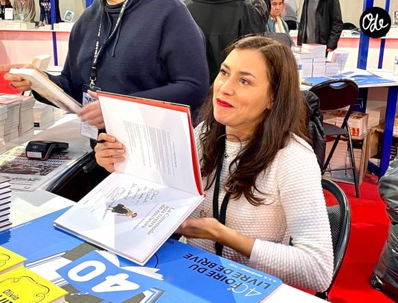 “Il a dix ans mais je me dis : commence tes projets maintenant”, confie-t-elle avec une pointe d'angoisse.

Olivia Ruiz lors de la 40e Foire du Livre de Brive à Brive-la-Gaillarde, en France, le 5 novembre 2022. © Fabien Faure/Bestimage
