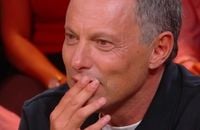 Marc-Olivier Fogiel surpris par sa fille Mila dans "Quelle époque !" ©France 2