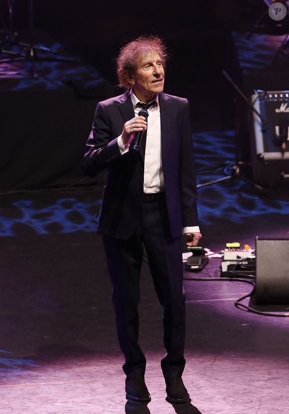 Alain Souchon - XVème gala pour la Fondation Recherche Alzheimer à l'Olympia à Paris le 14 mars 2022. Sous la direction artistique de P. Souchon, des grands noms de la chanson française se mobilisent autour d'un concert sur le thème "2 générations chantent pour la 3ème". L'intégralité des bénéfices de cette soirée servira à financer la recherche sur la maladie d'Alzheimer. Photo Marc Ausset-Lacroix/Bestimage