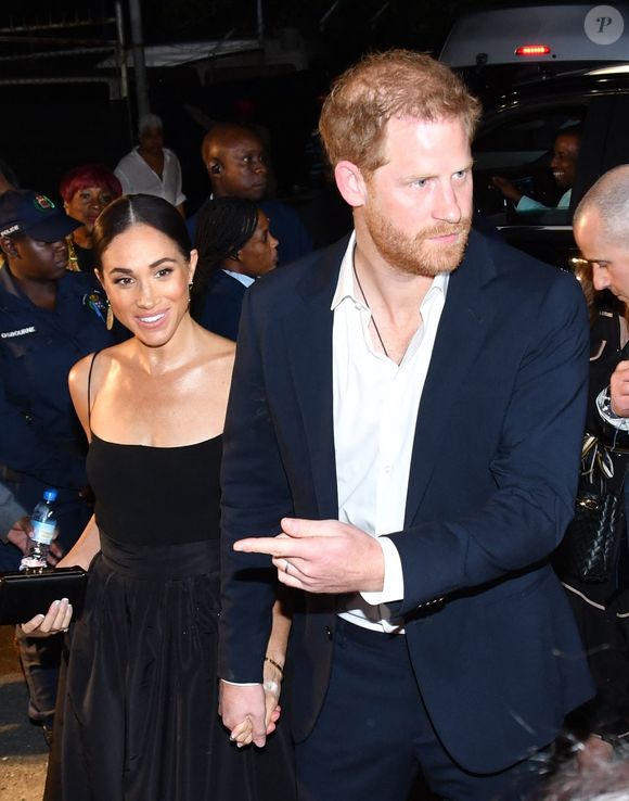 "Son cœur est complètement brisé pour toutes les vies qui ont été perdues et pour ceux dont les maisons ont été détruites par les incendies.”

Le prince Harry et Meghan Markle assistent à la première du film "Bob Marley : One Love" à Kingston en Jamaïque le 23 janvier 2024


Pictured: Prince Harry, Meghan Markle