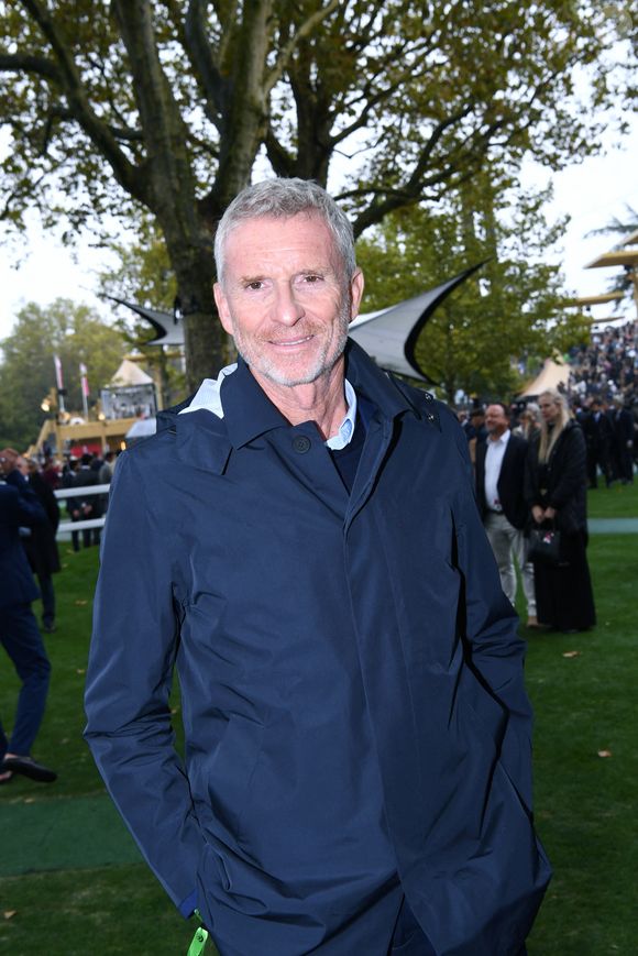 Denis Brogniart au prix Qatar Arc de Triomphe à l'Hippodrome de Longchamp le 6 octobre 2024 © Rachid Bellak / Bestimage