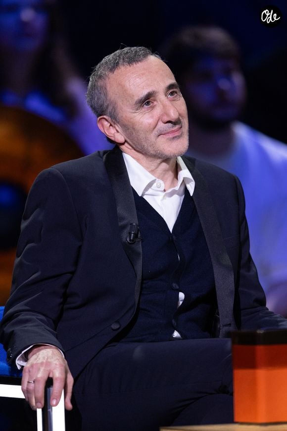 "Ca ne refuse pas. […] c’est tellement beau, c’est dingue" avait-il indiqué sur le plateau de "C à Vous" quelques mois après l'arrivée de son fils

Exclusif - Elie Semoun lors de l'enregistrement de l'émission « La Boîte à secrets », présentée par F. Bollaert et diffusée le 23 janvier sur France 3, dans les studios du Lendit à Saint-Denis, France, le 16 décembre 2025. © Cyril Moreau/Bestimage
