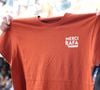 Ambiance avec les Tee-Shirts « Merci Rafa » - Hommage à Rafael Nadal et à ses 14 victoires sur la terre battue de Roland Garros lors des Internationaux de France de Tennis de Roland Garros 2025 - Jour 01 à Paris le 25 Mai 2025. 

© Bertrand Rindoff / Bestimage