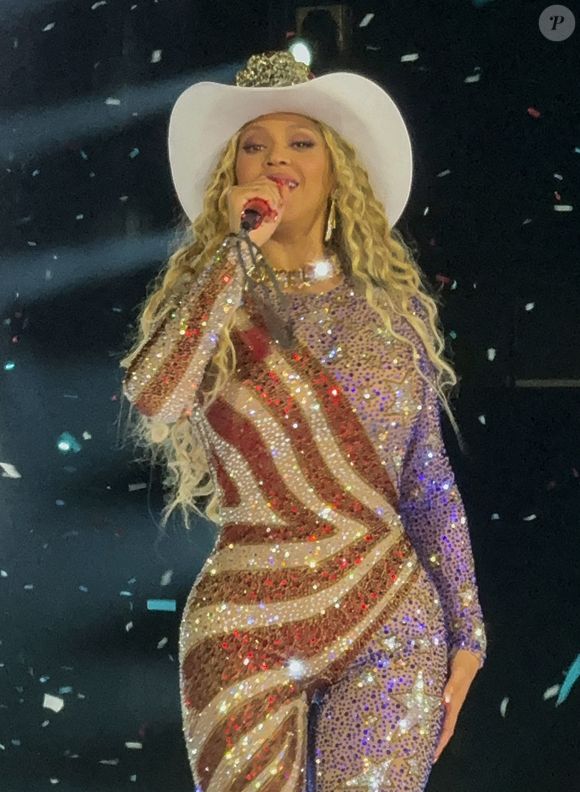 Beyonce se produit lors du dernier concert de sa tournée Cowboy Carter Tour au Tottenham Hotspur Stadium à Londres, Royaume-Uni, le 16 juin 2025. Photo by Splash News/ABACAPRESS.COM