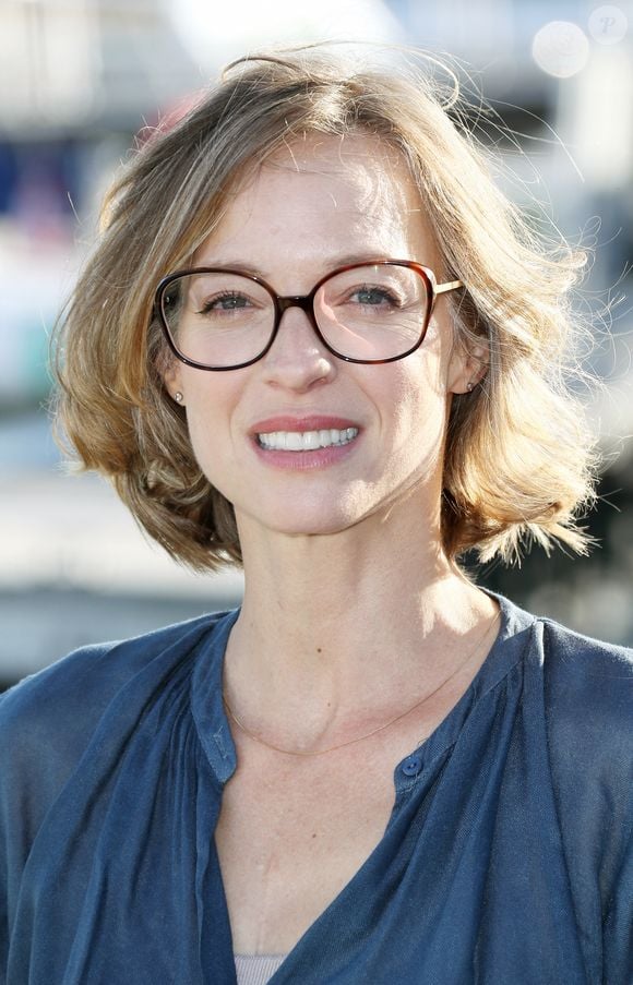 Elle est connue pour son rôle de Marlène Leroy dans Les Petits Meurtres d’Agatha Christie.

Elodie Frenck au photocall du Jury lors de la 21ème édition du festival de la Fiction de La Rochelle, France, le 11 septembre 2019. © Patrick Bernard/Bestimage