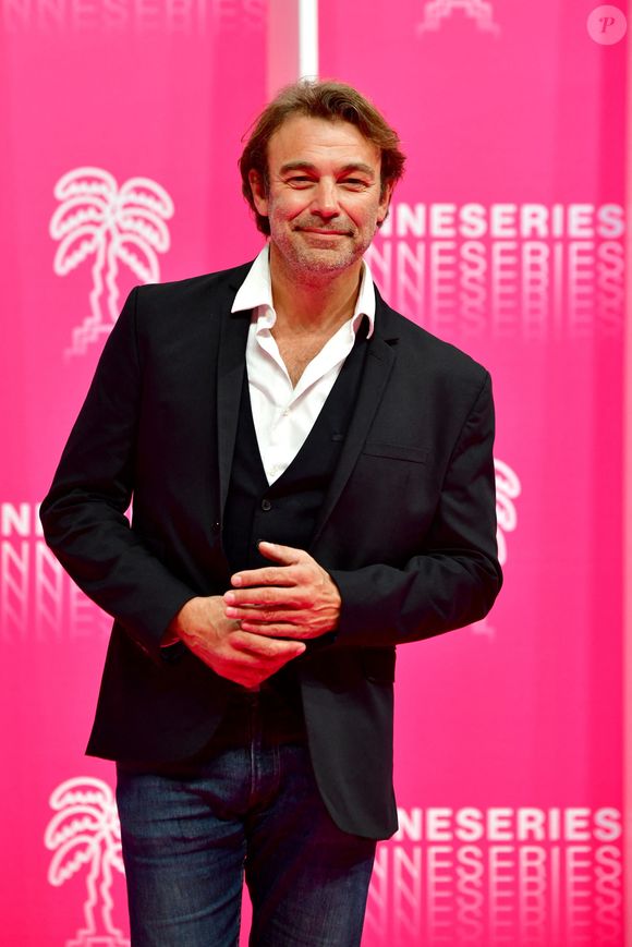 Et il espère pérenniser cette expérience. "Je ne vais pas vous mentir, j’aimerais bien revenir. On verra…", a-t-il avoué.

Patrick Puydebat  au photocall de la seconde soirée du  festival Canneseries saison 3 au Palais des Festivals à Cannes, le 10 octobre 2020. 


© Bruno Bebert / Bestimage