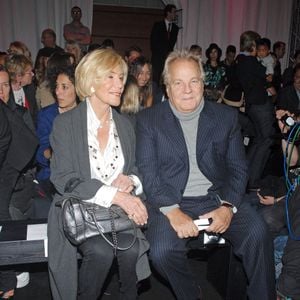 Massimo Gargia et sa femme assistent au défilé de mode Leonard printemps-été 2008, au Carrousel du Louvre à Paris, France, le 4 octobre 2007. Photo de Khayat-Nebinger-Orban-Taamallah/ABACAPRESS.COM