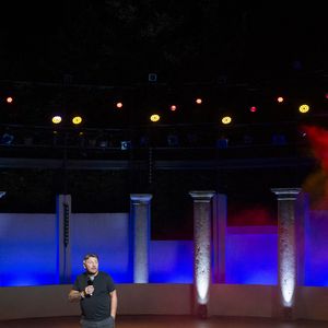 Exclusif - Philippe Lellouche - P.Lellouche a joué son spectacle "Stand Alone" au théâtre de Verdure du 41ème Festival de Ramatuelle, le 8 août 2025. 
© Cyril Bruneau / Bestimage