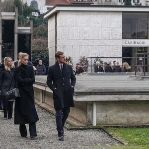 Pierre Casiraghi et sa femme Beatrice Borromeo - Obsèques de Fernanda Biffi Casiraghi (99 ans), mère de Stefano Casiraghi, à Fino Mornasco, Italie, le 9 décembre 2024. © Emanuele Roberto De Carli/IPA via ZUMA Press/Bestimage