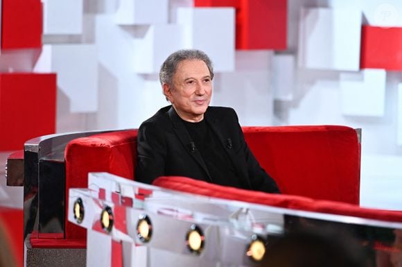 L'animateur a débuté sa carrière sur le petit écran en tant que journaliste sportif dans les années 60

Exclusif - Michel Drucker - Enregistrement de l'émission Vivement dimanche au studio Gabriel, presentée par Michel Drucker . Diffusion sur France 3 le 24/02/24 . © Guillaume Gaffiot / Bestimage