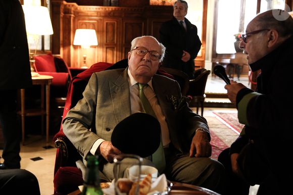 Exclusif - Jean-Marie Le Pen en interview avec Serge Moati à l'hôtel Regina avant le traditionnel hommage du 1er mai à Jeanne d'Arc - Paris le 1er mai 2017