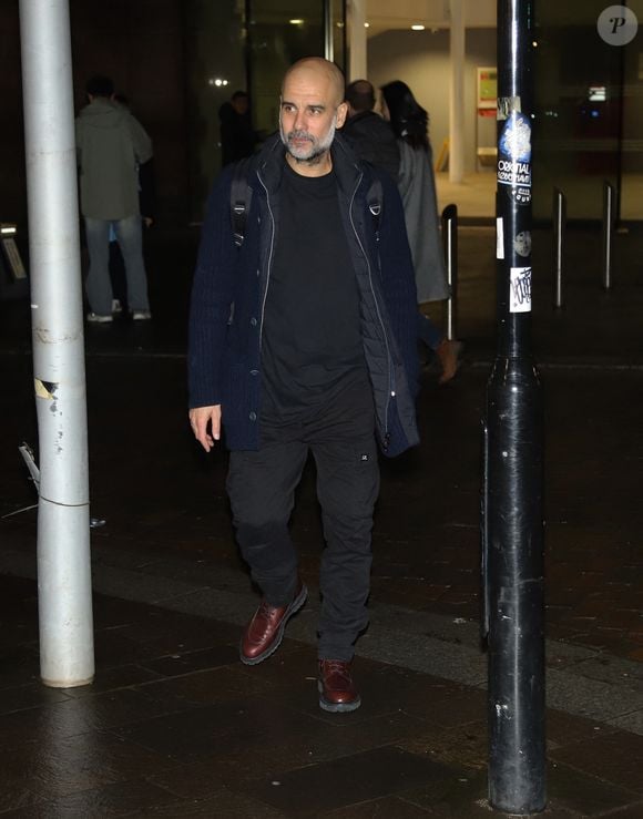 Pep Guardiola dans les rues de Manchester.