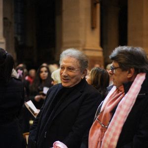 Mais qui comme les autres invités avait avec lui une écharpe rose au moment de la cérémonie

L'animateur de télévision français Michel Drucker lors d'une messe commémorative pour l'actrice française Brigitte Bardot à l'église Saint-Roch à Paris, le 28 janvier 2026. Photo par Nasser Berzane/ABACAPRESS.COM
