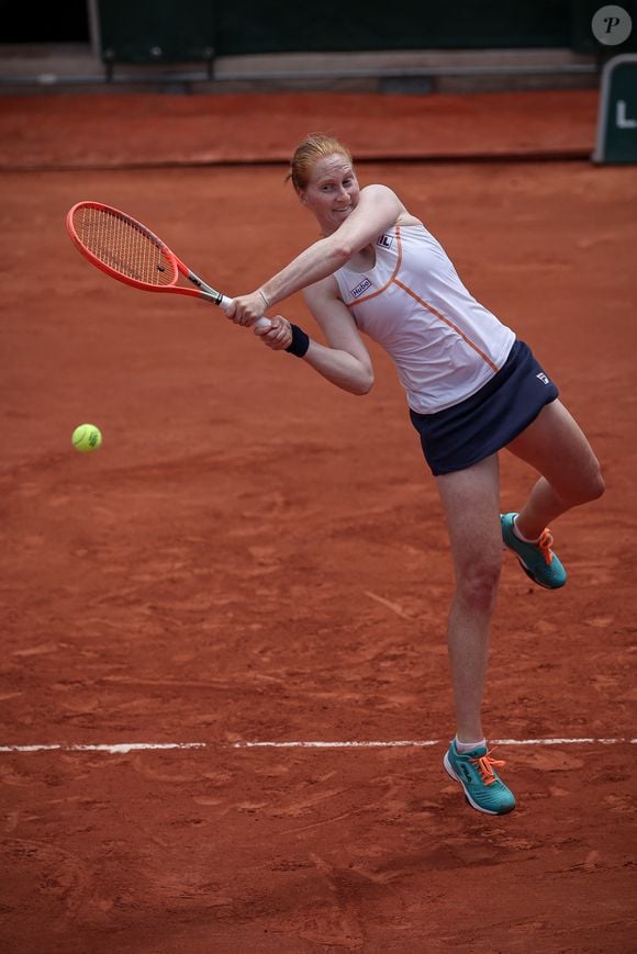 La Belge Alison Van Uytvanck lors des Internationaux de France de Tennis de Roland Garros 2022, le 25 mai 2022. © Aurélien Morissard / Panoramic / Bestimage
