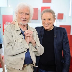 Hugues Aufray et Michel Drucker lors de l'enregistrement de l'émission "Vivement dimanche" à Paris, France, le 9 septembre 2025. Crédit Guillaume Gaffiot/Bestimage