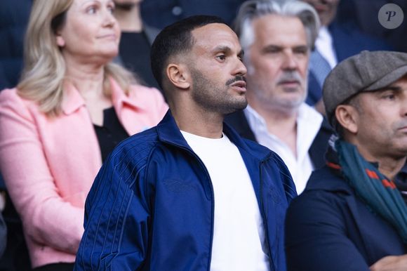 Malik Bentalha - Célébrités dans les tribunes lors du match retour de la Ligue Des Champions 2024-2025 (LDC) "PSG - Arsenal" (2-1) au Parc des Princes à Paris le 7 mai 2025. © Cyril Moreau/Bestimage