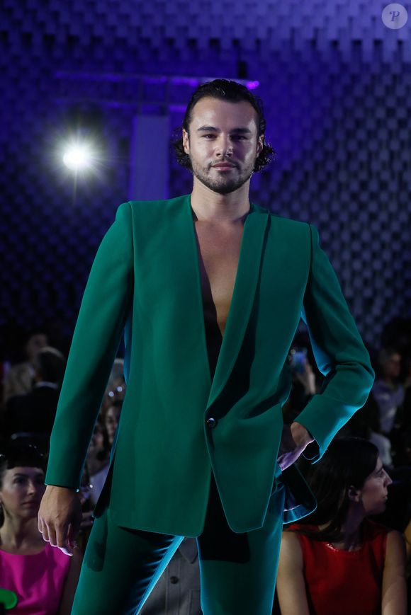 Anthony Colette - Défilé de mode féminine prêt à porter Printemps/Été 2024 Pierre Cardin à l'Espace Niemeyer lors de la fashion week à Paris le 25 septembre 2023.

© Christophe Clovis / Bestimage