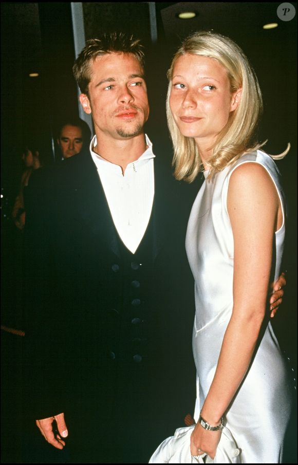 Contre toute attente, les deux stars se séparent en 1997... Sur les conseils du cercle intime de l'intéressée. "A mon avis, elle pensait qu'il n'était pas assez raffiné pour elle. Elle se croyait plus intelligente et mieux éduquée", apprend-on.

Brad Pitt et Gwyneth Paltrow à la Première du film "Legends of the Fall"- 1995 à Londres (ALPHA AGENCY / BESTIMAGE).