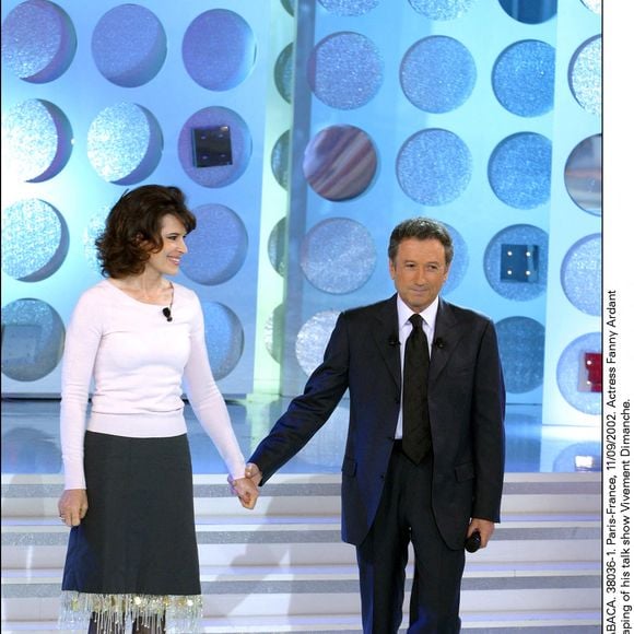 © Jean-Jacques Datchary/ABACA. 38036-1. Paris-France, 11/09/2002. L'actrice Fanny Ardant et Michel Drucker lors de l'enregistrement de son émission Vivement Dimanche.