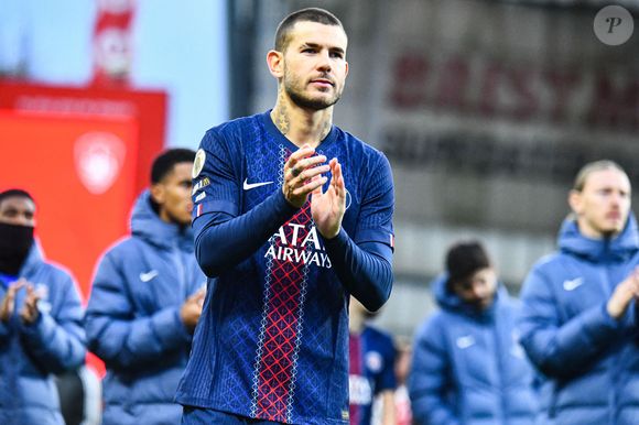 Les faits présumés se seraient déroulés entre septembre 2024 et novembre 2025.

Lucas Hernández (Paris SG) - Match de football en ligue 1 : Le Paris Saint Germain l'emporte 3 - 0 face à Brest au Stade Francis Le Blé le 25 octobre 2025.

Baptiste Autissier / Bestimage