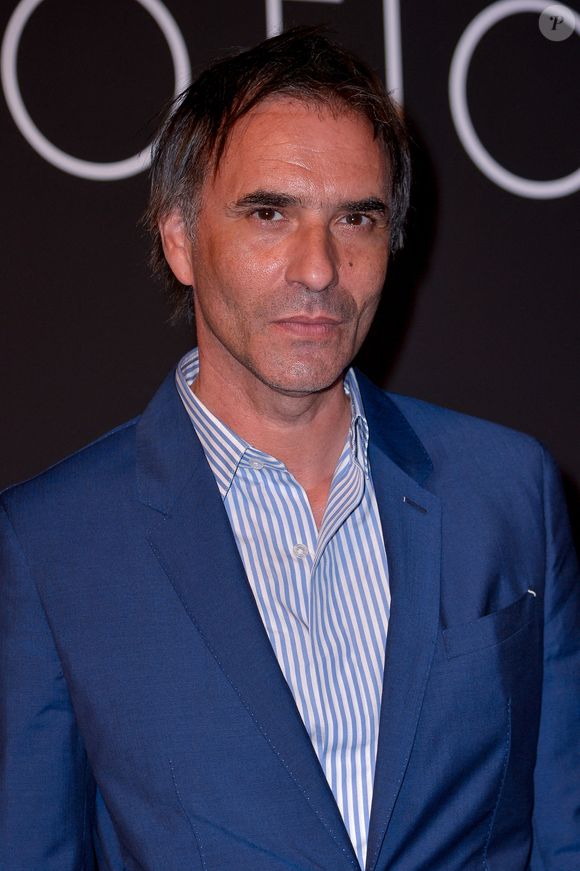 Samuel Benchetrit à Champigny-sur-Marne, soit à 2km du village de la chanteuse de "Joe le taxi". 

Samuel Benchetrit assiste aux Kering Women In Motion Awards avant le 74e Festival de Cannes à Cannes, France, le 11 juillet 2021. Photo par Julien Reynaud/APS-Medias/ABACAPRESS.COM