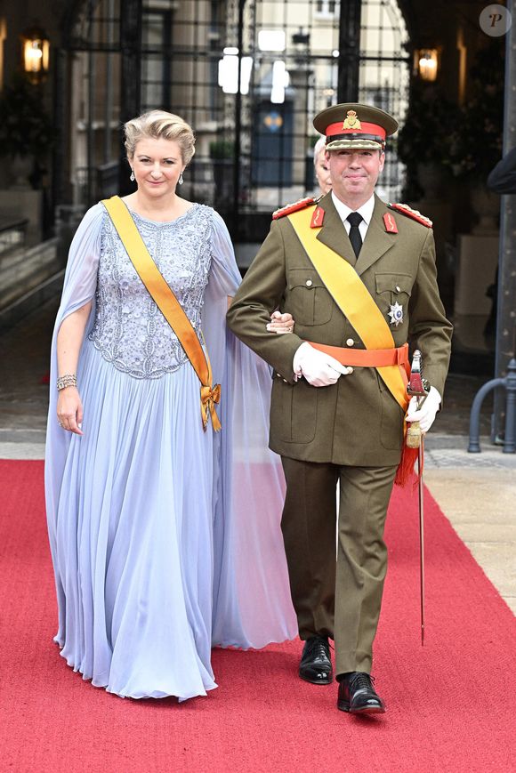 Le Grand-Duc Guillaume et la Grande-Duchesse Stéphanie arrivent à la cérémonie d'abdication du Grand-Duc Henri au Palais Grand-Ducal à Luxembourg le 3 octobre 2025. Le Luxembourg intronisera un nouveau souverain aujourd'hui. Le prince Guillaume succédera à son père, le grand-duc Henri, qui abdiquera officiellement le même jour, mettant fin à un règne de 25 ans. Photo par David Niviere/ABACAPRESS.COM
