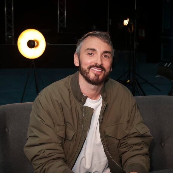Il a également évoqué l’aide précieuse de Jenifer, dont l’expérience de la célébrité lui a servi d’exemple.

Christophe Willem dans les backstage de l'enregistrement de l'émission "OlympiaScope", présentée par B.Montiel et diffusée le 30 mai sur Olympia TV, une chaîne du groupe Canal+ et en replay sur myCANAL. Le 29 mai 2024
© Jack Tribeca / Bestimage
