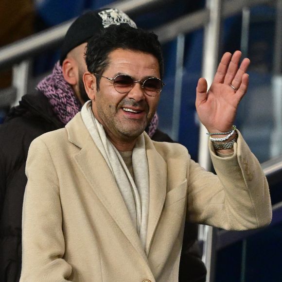 Jamel Debbouze - Célébrités dans les tribunes du match de Ligue 1 McDonald's entre le Paris Saint Germain (PSG) et l'Olympique de Marseille (OM) (5-0) au parc des Princes à Paris le 8 février 2026. © Christian Liewig/Bestimage
