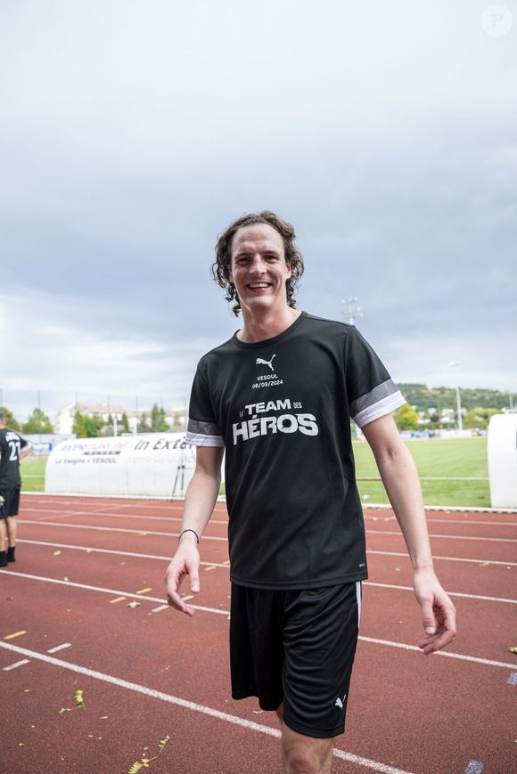 Exclusif - Paul de Saint Sernin - Exclusif - Match de rentrée de la Team des Héros à Vesoul au profit des associations "Le Sourire d'Elias" et "Nous Aussi" le 8 septembre 2024. La Team des " Héros ", composée d'anciennes stars du football et d'influenceurs, a rencontré, hier au stade René-Hologne à Vesoul, une équipe du Racing club Vesoul pour soutenir Elias, un enfant malade. Ce match caritatif devant 1 500 spectateurs s'est soldé par une victoire (5-4) des " Héros. "© Pierre Perusseau/Bestimage
