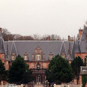 un "îlot de tranquillité" datant de la Renaissance.

Laon - Plan large du château de Marchais près de Laon le 03/11/1996

Photo : AGENCE / BESTIMAGE