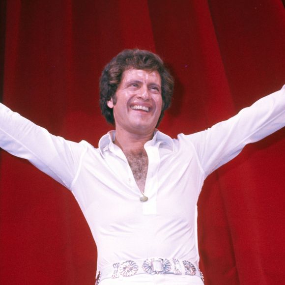 Les fils de Joe Dassin ont hérité d'un terrain dans un lieu paradisiaque à l'autre bout du monde : un endroit où "la route ne passe pas"