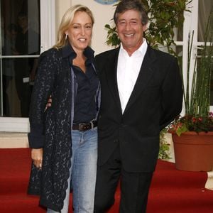 Patrick Sabatier et son épouse arrivent à la cérémonie de clôture du 21ème Festival du Film des Journées Romantiques de Cabourg, France, le 16 juin 2007. Photo Thierry Orban/Abaca