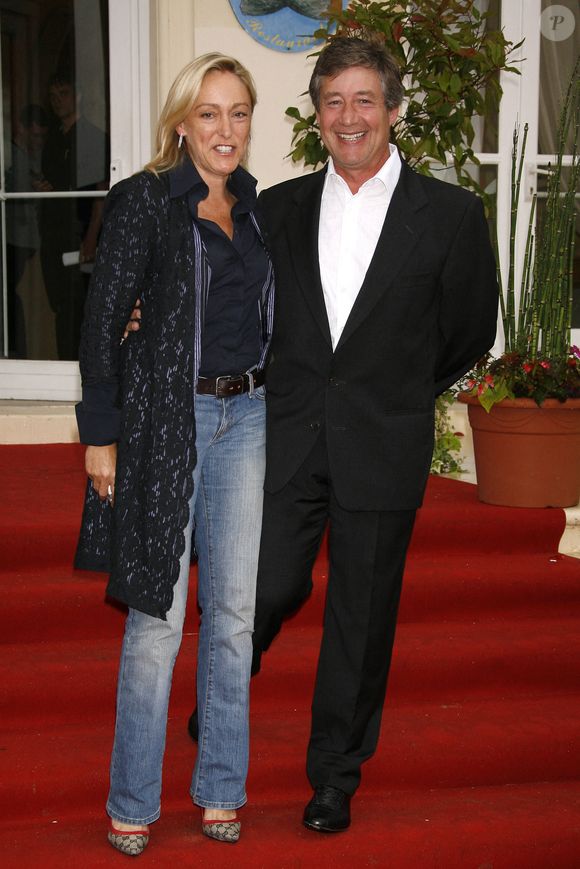 Patrick Sabatier et son épouse arrivent à la cérémonie de clôture du 21ème Festival du Film des Journées Romantiques de Cabourg, France, le 16 juin 2007. Photo Thierry Orban/Abaca