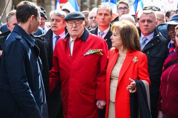 Jean-Marie Le Pen et sa femme Jany Le Pen - Jean-Marie Le Pen lors de son traditionnel hommage du 1er mai à Jeanne d'Arc - Paris le 1 er Mai 2017